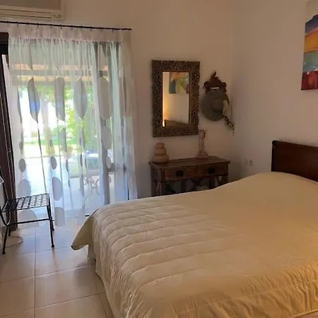 Maria Villa *